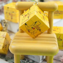Lade das Bild in den Galerie-Viewer, Pikachu Zauberwürfel Schlüsselanhänger