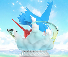 Lade das Bild in den Galerie-Viewer, Pokemon Latios mit Latias Figur Statue (ca. 18cm)