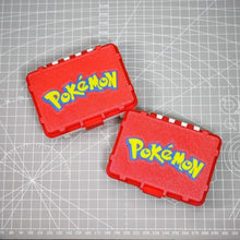 Lade das Bild in den Galerie-Viewer, Stabile Pokémon Karten Aufbewahrungsbox für große und kleine Trainer
