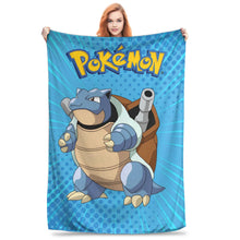 Lade das Bild in den Galerie-Viewer, Flauschige Blastoise Decke – Kuschelspaß mit dem mächtigen Turtok!