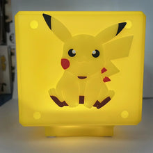 Load image into Gallery viewer, Pokemon Pikachu Nachtlicht Lampe in Würfelform (10*10*10cm)