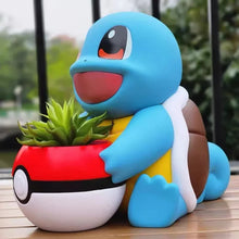 Load image into Gallery viewer, Schiggy Squirtle Figur mit Topf im Pokeball Look