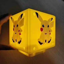 Load image into Gallery viewer, Pokemon Pikachu Nachtlicht Lampe in Würfelform (10*10*10cm)