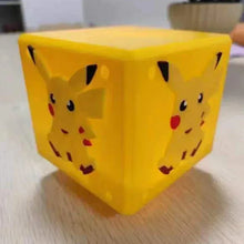 Load image into Gallery viewer, Pokemon Pikachu Nachtlicht Lampe in Würfelform (10*10*10cm)
