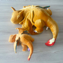 Load image into Gallery viewer, Niedliches Glurak Charizard Plüsch Kissen (ca. 23cm oder 45cm)