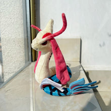 Lade das Bild in den Galerie-Viewer, Niedliches Milotic Plüch Pokemon (ca. 15cm)