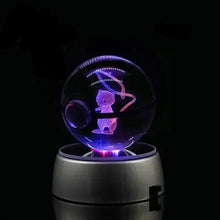 Lade das Bild in den Galerie-Viewer, Kristall Pokeball mit 3D Effekt Realxo Mewtu Pikachu uvm. kaufen
