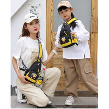 Lade das Bild in den Galerie-Viewer, Stylische Schultertasche für Kinder im Pikachu Look