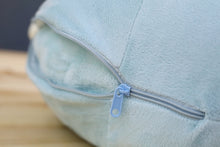 Load image into Gallery viewer, Niedliches Hippo oder Elefanten Kuscheltier Baby mit Decke kaufen