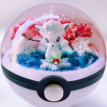 Lade das Bild in den Galerie-Viewer, Großer Pokeball mit Pokemon Figur kaufen