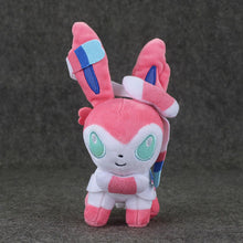 Load image into Gallery viewer, Eevee / Evoli Kawaii Plüsch Pokemon (Vaporeon Espeon Umbreon Leafeon) kaufen