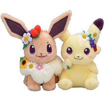 Lade das Bild in den Galerie-Viewer, Pikachu oder Evoli Niedliche Kuschel Pokemon (ca. 18cm) Blumen Edition kaufen