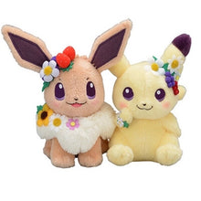 Lade das Bild in den Galerie-Viewer, Pikachu oder Evoli Niedliche Kuschel Pokemon (ca. 18cm) Blumen Edition kaufen