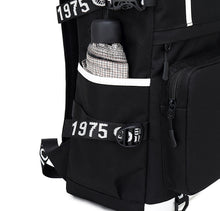 Load image into Gallery viewer, Pokemon Rucksack mit USB - ideal für Laptops kaufen