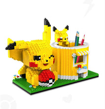 Load image into Gallery viewer, Pokemon Pikachu Baustein Set als Stiftehalter kaufen