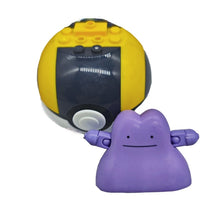 Load image into Gallery viewer, Pokeball Baustein mit Pokemon Figur - verschiedene Motive kaufen