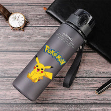 Lade das Bild in den Galerie-Viewer, Sport und Trinkflasche mit Pokemon Pikachu Motiv kaufen