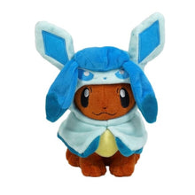 Lade das Bild in den Galerie-Viewer, Eevee Plüsch mit Poncho - Umbreon, Espeon, Jolteon, Vaporeon, Sylveon, Flareon (ca. 20cm) kaufen