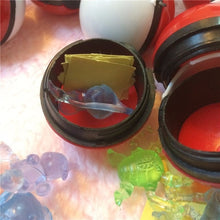 Load image into Gallery viewer, 180 Pokebälle / Pokeballs (ca. 3.5cm) mit Figur und Sticker kaufen