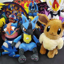Lade das Bild in den Galerie-Viewer, Pokemon XXL Kuscheltiere Lucario, Quajutsu, Zeraora Liberlo Glaziola u. a.
