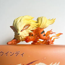 Lade das Bild in den Galerie-Viewer, Glurak Charizard oder Arkani Arcanine Pokemon Figur
