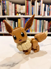 Load image into Gallery viewer, Große Evoli Eevee Klemm-Baustein Figur (587 Bausteine, 19x21cm)
