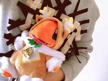 Load image into Gallery viewer, Pikachu Kuscheltier in weihnachtlichen Motiven
