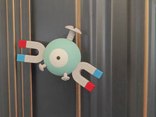 Load and play video in Gallery viewer, Große Magnetische Magnetilo Magnemite Figur Pokemon Kühlschrankmagnet
