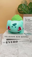 Load and play video in Gallery viewer, Bisasam und Entwicklungen Pokemon Plüschtiere
