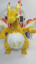 Load and play video in Gallery viewer, Gigantamax Glurak Charizard Dynamax XXL Pokemon Plüschtier (ca. 35cm)
