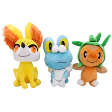 Lade das Bild in den Galerie-Viewer, Igamaro / Chespin, Fynx / Fennekin oder Froxy / Froakie Pokemon Stofftier (ca. 17-24cm) kaufen
