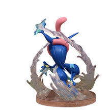 Lade das Bild in den Galerie-Viewer, Greninja Pokémon Quajutsu Sammelfigur mit Ornamenten kaufen
