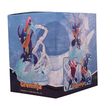 Lade das Bild in den Galerie-Viewer, Greninja Pokémon Quajutsu Sammelfigur mit Ornamenten kaufen

