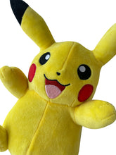 Lade das Bild in den Galerie-Viewer, Liebliche Plüsch Pikachus in 3 verschiedenen Varianten kaufen
