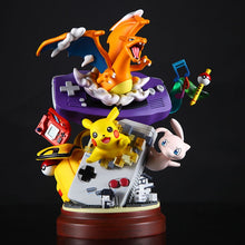 Load image into Gallery viewer, Pokemon Pikachu Glurak / Charizard Gameboy Statue (18.5cm) kaufen

