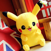 Lade das Bild in den Galerie-Viewer, Süßer Pikachu Stofftier - Kuscheltier kaufen
