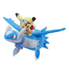 Lade das Bild in den Galerie-Viewer, Pikachu &amp; Latios / Latias Plüsch Pokemon Plüschtier (ca. 25cm) kaufen
