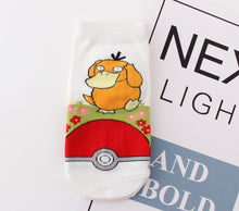 Load image into Gallery viewer, Pokemon One Size Socken (verschiedene Motive) kaufen
