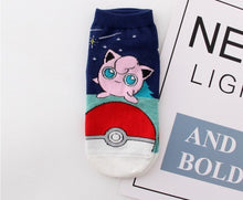 Load image into Gallery viewer, Pokemon One Size Socken (verschiedene Motive) kaufen
