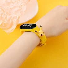 Lade das Bild in den Galerie-Viewer, Pokémon Pikachu Armband mit Digital Uhr für Kinder kaufen
