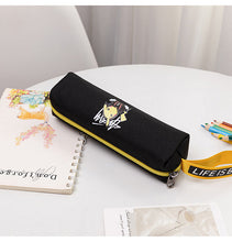 Load image into Gallery viewer, Pokemon Pikachu Canvas Federmappe / Federtasche kaufen
