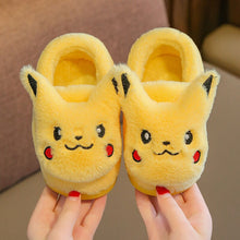 Lade das Bild in den Galerie-Viewer, Pokemon Pikachu Plüschige Kinder Hausschuhe kaufen
